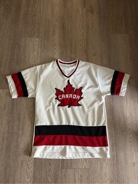 Canada Maple Leaf Hockey Jersey - White & Red